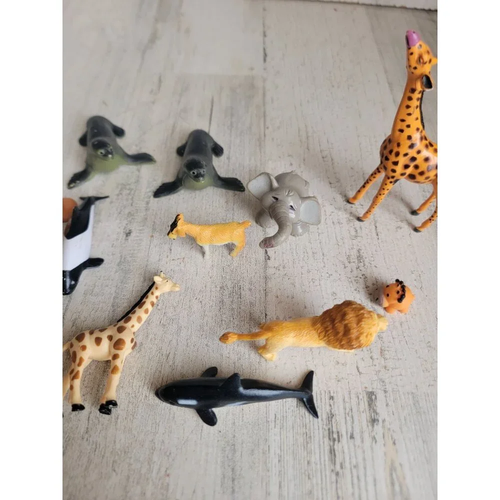 unbranded safari zoo